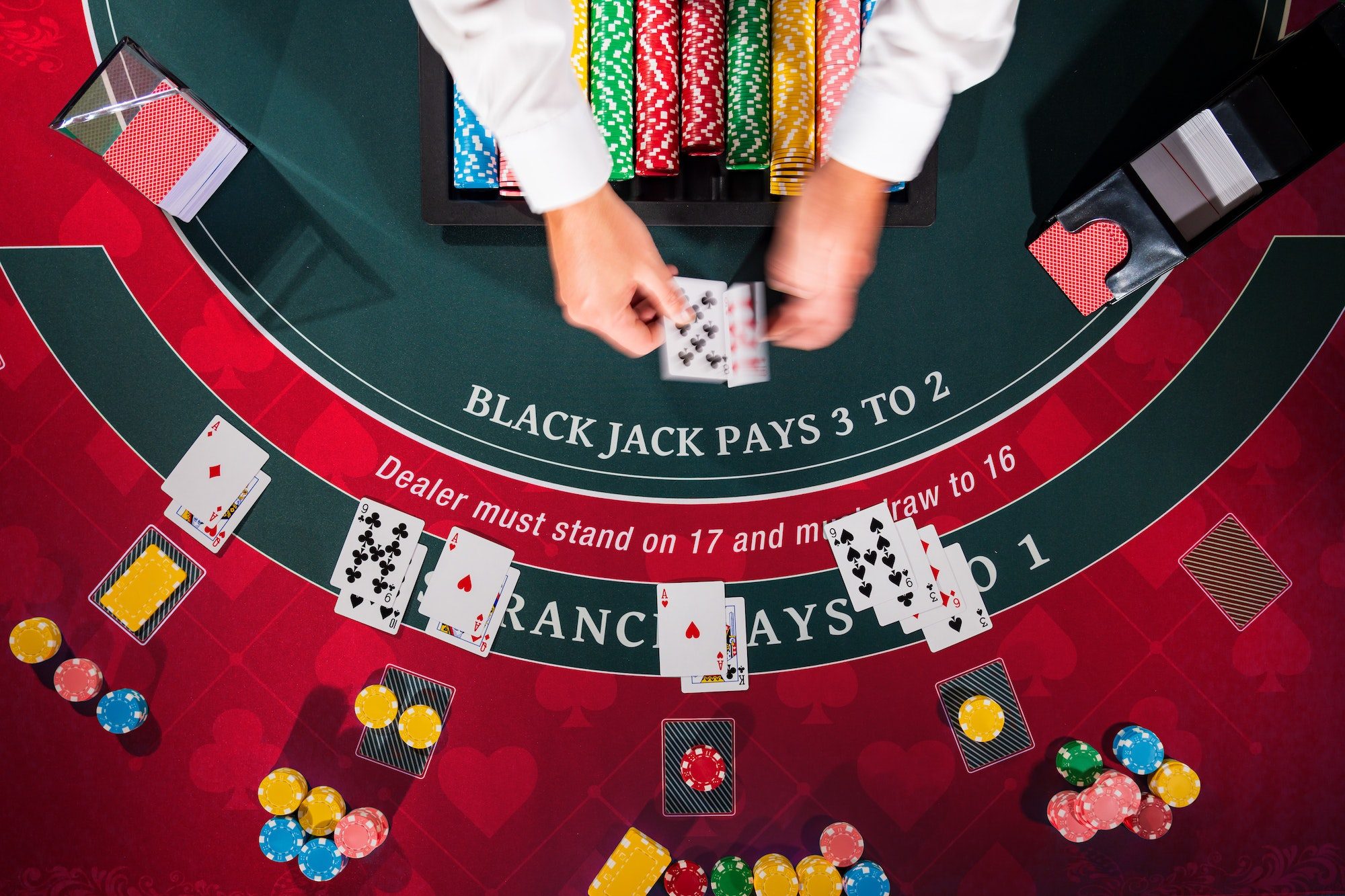 Maîtriser le Blackjack en Ligne : Guide Ultime pour Jouer et Gagner